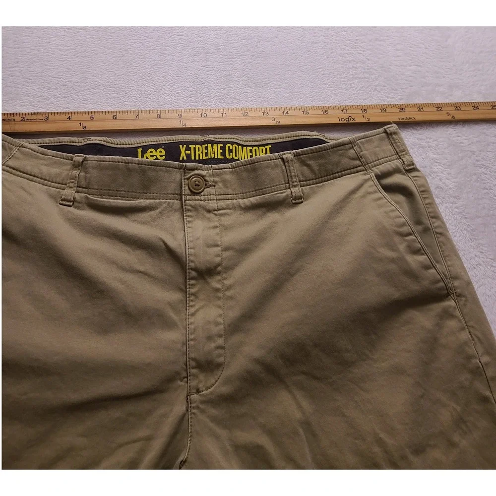 Lee X-Treme Comfort Men's Khaki Chino Pants Tan Straight Leg 39x30 Cotton blend